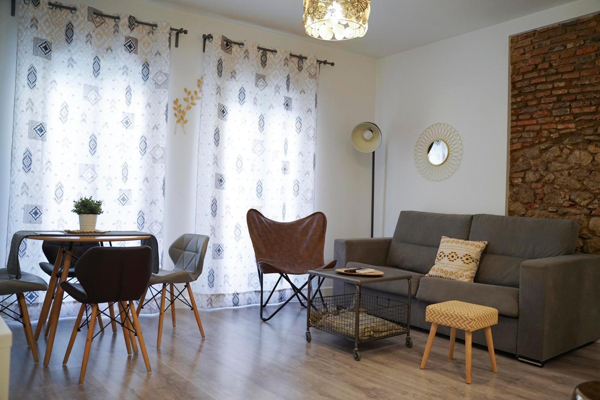 Apartamentos Suites Cariatide Plasencia Eksteriør billede