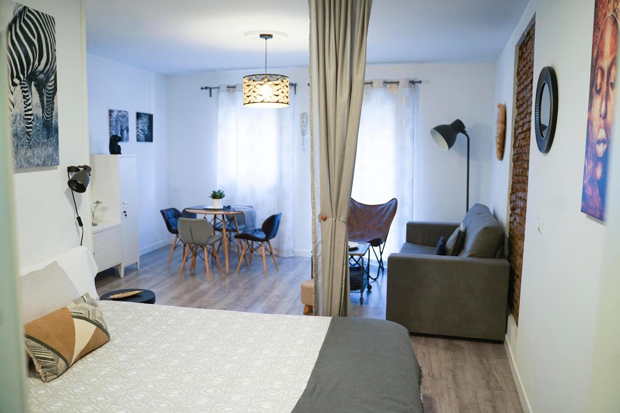 Apartamentos Suites Cariatide Plasencia Eksteriør billede