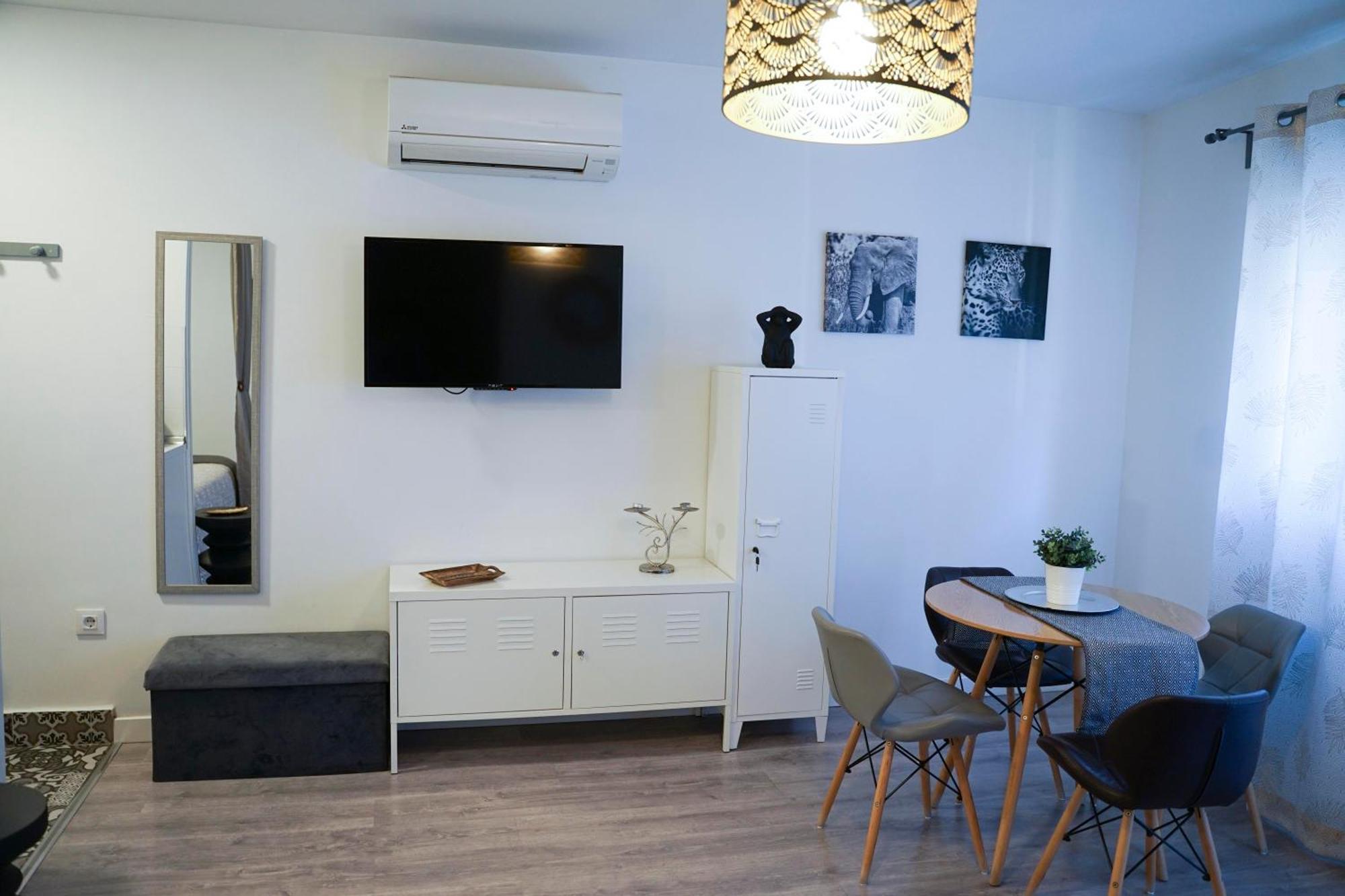 Apartamentos Suites Cariatide Plasencia Eksteriør billede