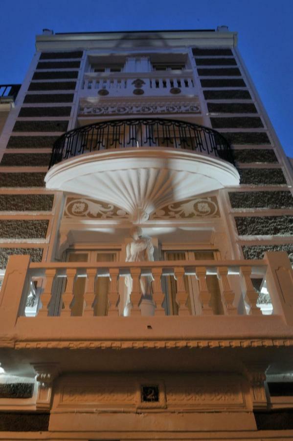 Apartamentos Suites Cariatide Plasencia Eksteriør billede